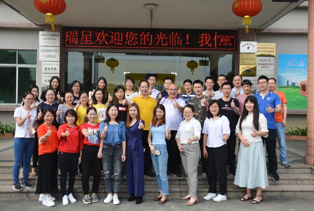  內(nèi)強(qiáng)素質(zhì) 外塑形象 專(zhuān)業(yè)表現(xiàn)從精通開(kāi)始